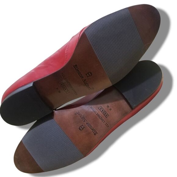 ⭐️ Etienne Aigner Red Leather Loafers with Gold Button Adornment sz 8N - Picture 8 of 10